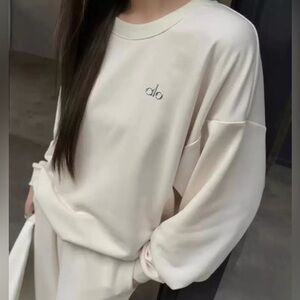 Alo Yoga Accolade Crew Neck Pullover